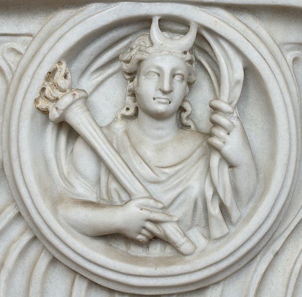 Tondo raffigurante Selene, Rinvenuto a Roma, via Belluzzo, tomba D, ora custodito nei Bagni di Diocleziano