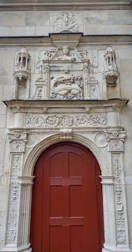 La Maison Chabouillé, Porta laterale